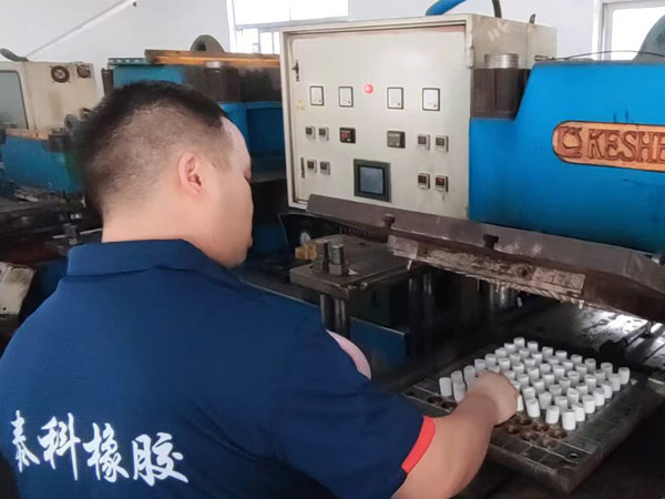 泰科橡胶-精密开模量身设计一站式服务